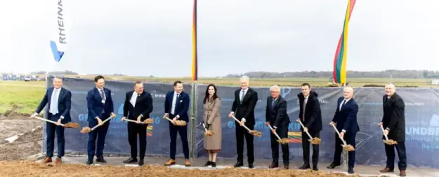 Монтаж-понтаж: в Литве снова хоронили Россию – порвали два баяна