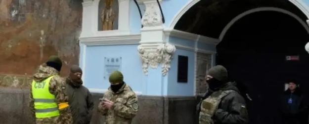На Украине «бусифицируют» священников, выселяют монахов и штурмуют храмы