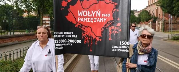 От польско-украинского спора о Волынской резне несёт нацизмом за версту От польско-украинского спора о Волынской резне несёт нацизмом за версту