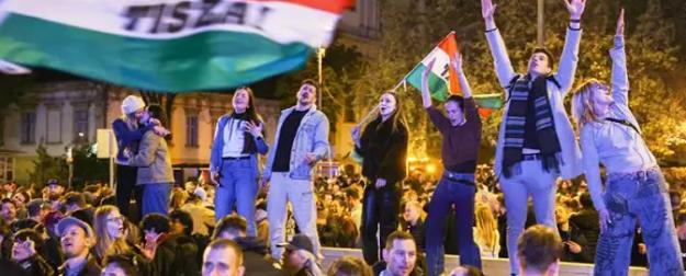 Народ не любит, когда власть «бронзовеет» и перестает с людьми считаться