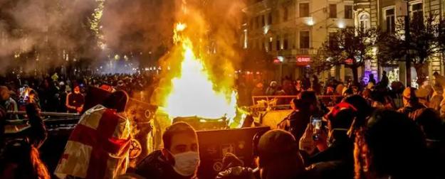 Тбилиси бурлит, Грузия беременна гражданской войной