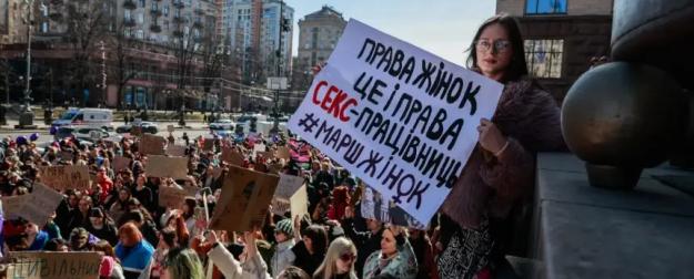 Уберите детей от экранов: 8 марта в Киеве отметили «маршем Эпштейна»