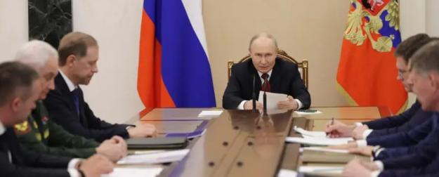 От «всё под контролем» к срочным мерам: как поменялась риторика Кремля
