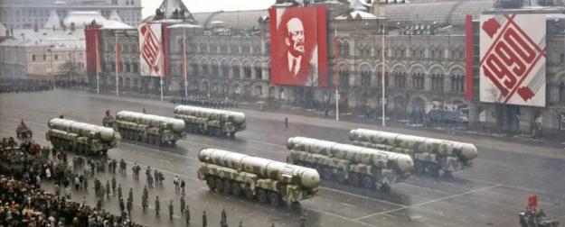 Если бы СССР не распался, он был бы сегодня самой могучей державой мира Если бы СССР не распался, он был бы сегодня самой могучей державой мира