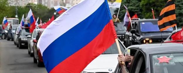 Автопробегом по русофобам: как 9 мая отмечали в мире Автопробегом по русофобам: как 9 мая отмечали в мире
