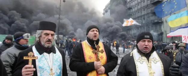 Почему украинские униаты защищают украинский фашизм?