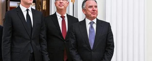 Кирилл Дмитриев в Майами, вокруг шевелят усами немцы, французы, британцы