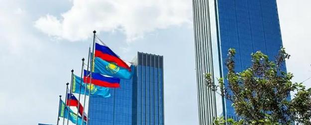 Вопреки протоколам и с экстренной повесткой: Путин летит в Казахстан