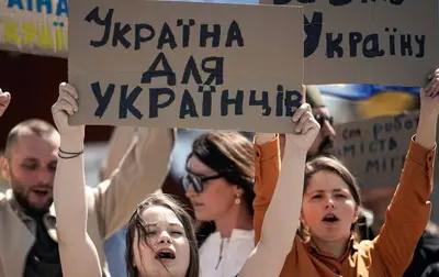 «Украинцы станут метисами!» - Зе-чиновник спровоцировал протесты нацистов