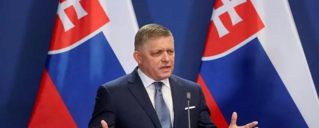 Фицо раскритиковал Киев за жалобы о нехватке средств после кредита ЕС