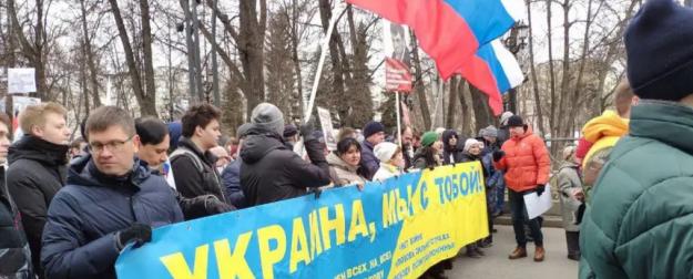 «Партия заморозки СВО» рассчитывает на победу в Москве и Питере осенью