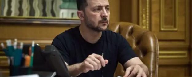 По британскому сценарию: Зеленский собирается воевать ещё несколько лет