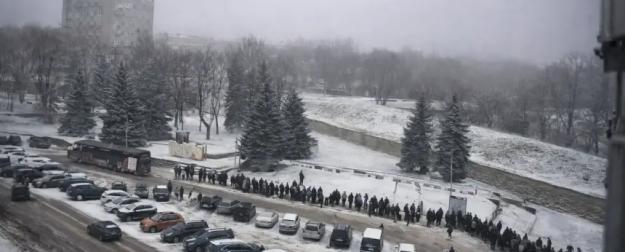 Километровые очереди желающих в РФ: Эстония «подложила свинью» к праздникам