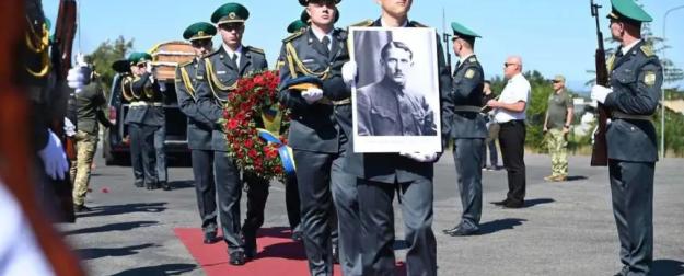 Останки ещё одного националиста привезли в Киев, или Упыри на болоте – 2