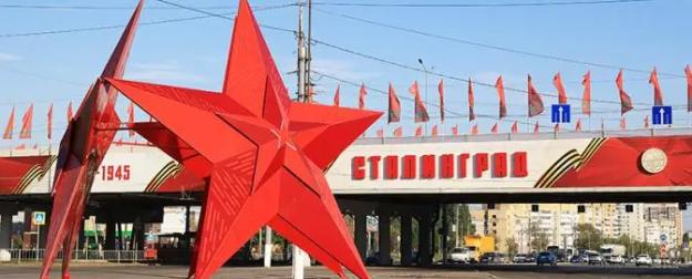 На лукавое предложение выбрать между Лениным и Сталиным мы не поведёмся На лукавое предложение выбрать между Лениным и Сталиным мы не поведёмся
