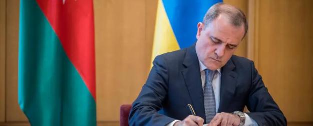 Цветы для ВСУ от Баку: поступок главы МИД Азербайджана вызвал вопросы в РФ