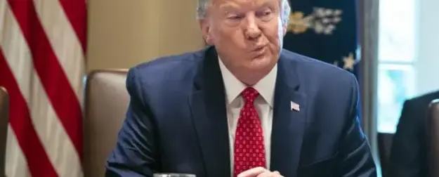 Трамп решил выйти из игры, но перед этим он громко хлопнет дверью Трамп решил выйти из игры, но перед этим он громко хлопнет дверью