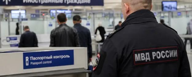 Быстрое выдворение из России: новые правила для мигрантов удивили юристов