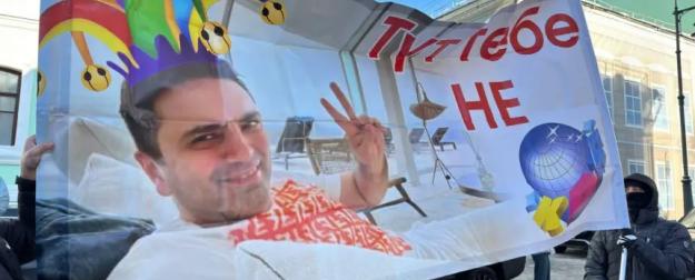 Ален Симонян в Москве пытается запудривать мозги и заговаривать зубы