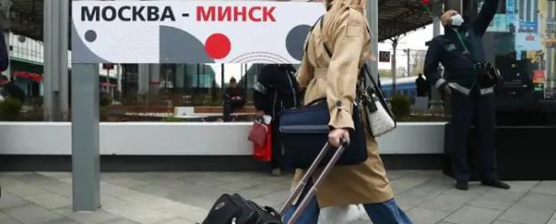 Россияне массово бегут в свободную Белоруссию. Минск станет столицей РФ?