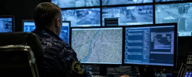 «Следят уже не скрываясь»: в РФ резко усилили контроль интернета и связи