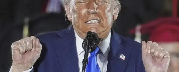 Трамп продолжает мутить воду на переговорах с Москвой и Киевом Трамп продолжает мутить воду на переговорах с Москвой и Киевом