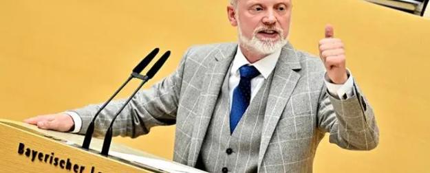 Немецкий депутат: Закрытие Русского дома - абсурд! Санкции - отменить!