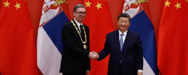 Президент Сербии проявляет чудеса эквилибристики между Китаем и США