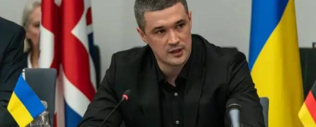 «Мы не лохи» скандируют украинцы: Зеленский уволил угодного народу министр