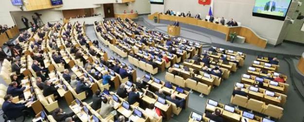 «Золотые парашюты» для депутатов: Госдума решила поддержать слуг народа