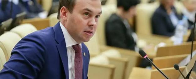 Домик в Альпах, «уголок» в Ницце: КПРФ ставит депутатов перед выбором