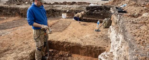 Русофобы Литвы принялись вскрывать могилы советских воинов