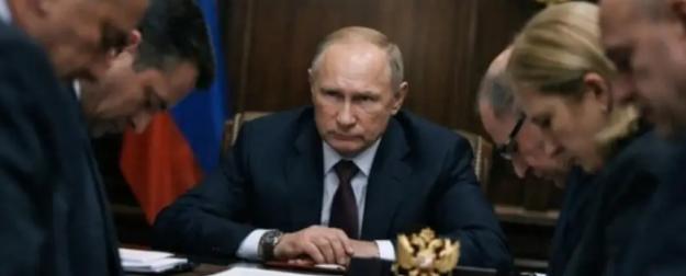 Приказ Путина просто саботируют. Кабинеты чиновников наводняют ложные герои