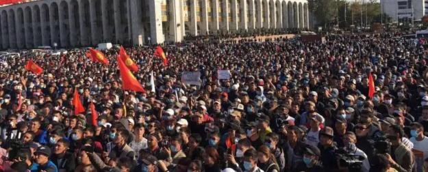 Власти Киргизии дали гарантии от повторения госпереворотов