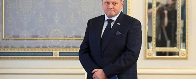 Зеленский готовится к смертельной схватке с Залужным Зеленский готовится к смертельной схватке с Залужным