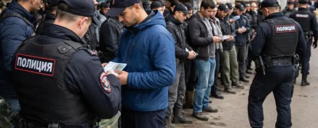 Большая зачистка: рейды против мигрантов с размахом несутся по стране