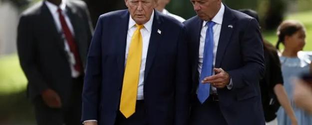 Трамп просит Путина спасти его перед выборами