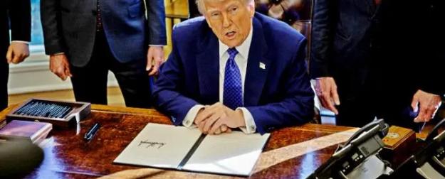 Дональд Трамп снова начал сыпать угрозами в адрес России Дональд Трамп снова начал сыпать угрозами в адрес России