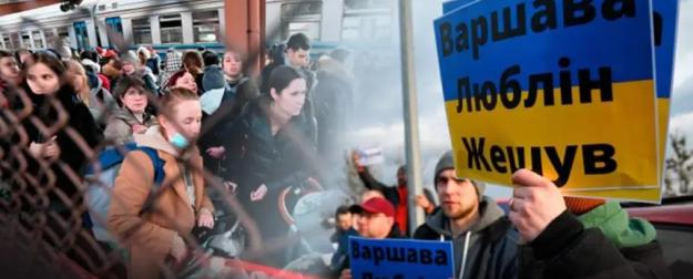 Польша лишила привилегий украинских беженцев