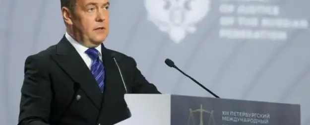 «Берега не попутайте»: Медведев предупредил «заигравшийся в войнушку» ЕС «Берега не попутайте»: Медведев предупредил «заигравшийся в войнушку» ЕС