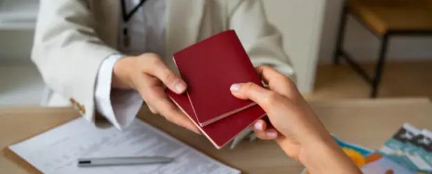 Вход воспрещён: россиянам раскрыли, какой паспорт не примут за границей Вход воспрещён: россиянам раскрыли, какой паспорт не примут за границей