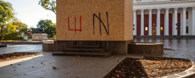 Изгнав мэра Одессы, хунта Зеленского начала бороться с памятником Пушкину