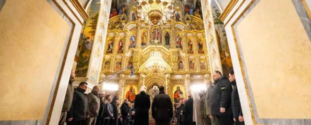 Зачем Зеленский внезапно рванул в Лавру?