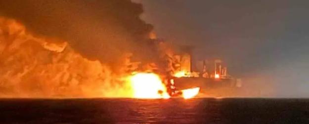 «Последствия нашего миролюбия»: У берегов Турции горит «теневой флот» РФ