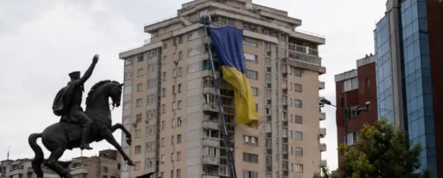 Флаг спущен: Косово ответило Киеву за «предательство» Зеленского