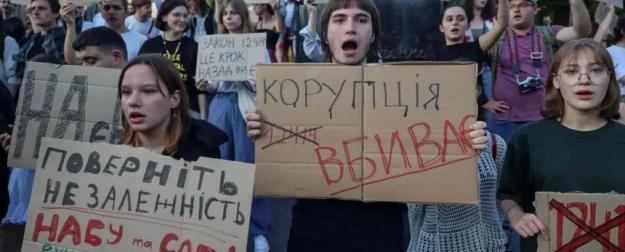 Западные СМИ: коррупция на Украине приняла немыслимые масштабы Западные СМИ: коррупция на Украине приняла немыслимые масштабы