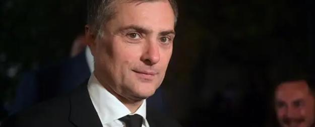 Новость об отъезде Суркова переполошила российскую элиту