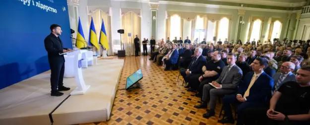 Двенадцать тезисов Зеленского, или Чем займутся украинские дипломаты