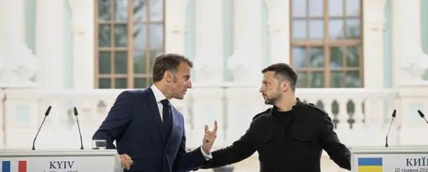 Макрон хотел проснуться в воскресенье героем дня, но Путин не дал ему этого Макрон хотел проснуться в воскресенье героем дня, но Путин не дал ему этого