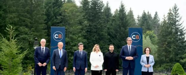 «Карпатская восьмёрка»: как Зеленский Венгрию без Венгрии на себе женил